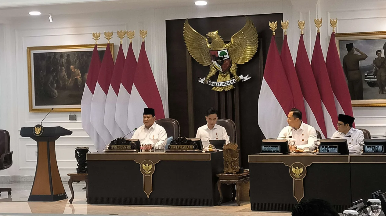6893000096de9-presiden-ri-prabowo-subianto-memimpin-sidang-kabinet-paripurna_1265_711